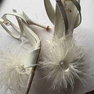White feather open toe ankle strap heels lucite ball sz8 Bride bridal wedding